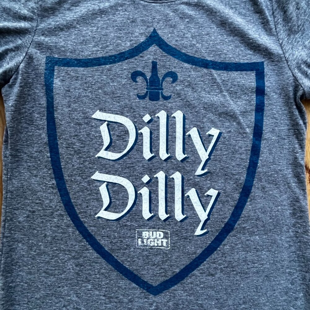 BUD LIGHT DILLY DILLY Women’s Crew Neck Heather Gray Graphic Tee Shirt sz M